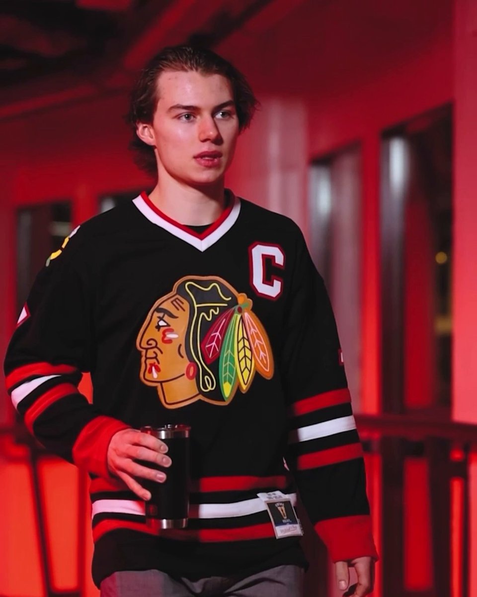 The Chicago Blackhawks are bringing back their black alternates, and we already know Connor Bedard can rock this look 🔥 He arrived in one ahead of Chris Chelios' jersey retirement ceremony on February 25, 2024!
