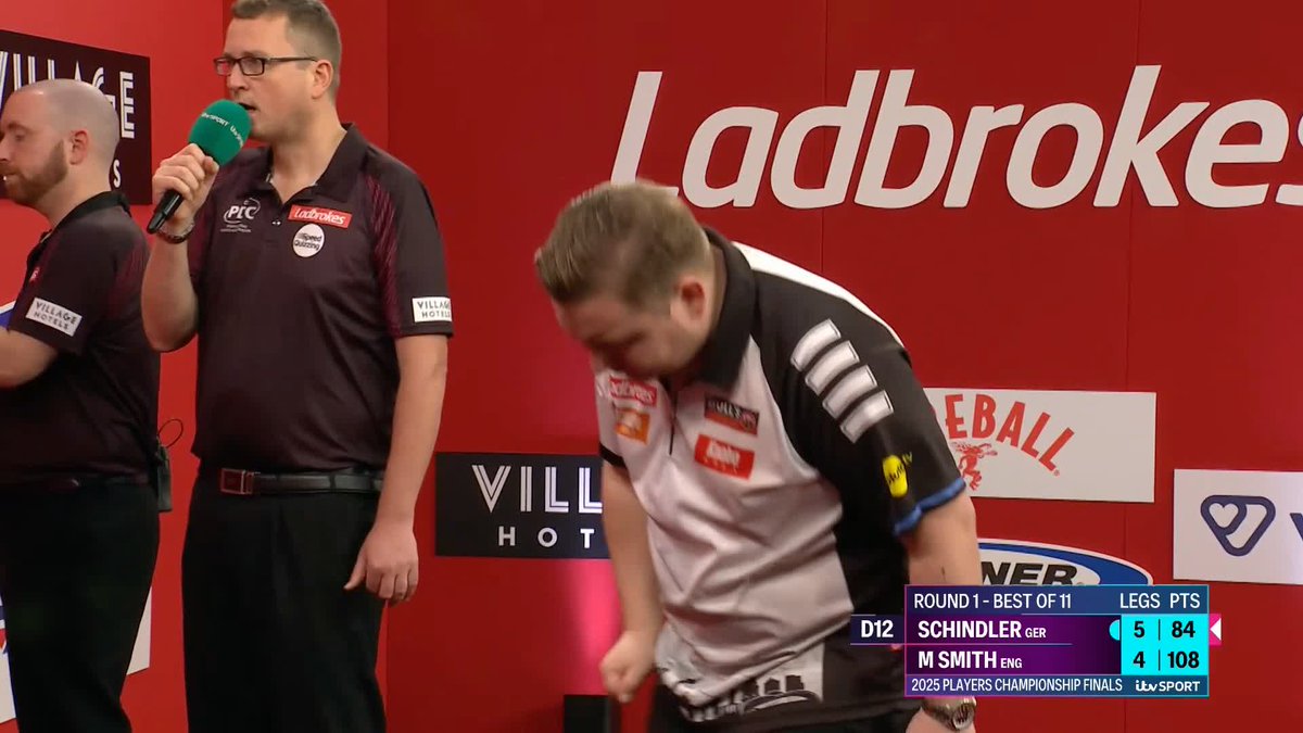 SCHINDLER BEATS BULLY BOY! Martin Schindler overcomes a battling Michael Smith 6-4, with the German number one hitting 50% of his outer-ring efforts! Next up: Josh Rock v Gabriel Clemens 📺 #PCFinals | R1