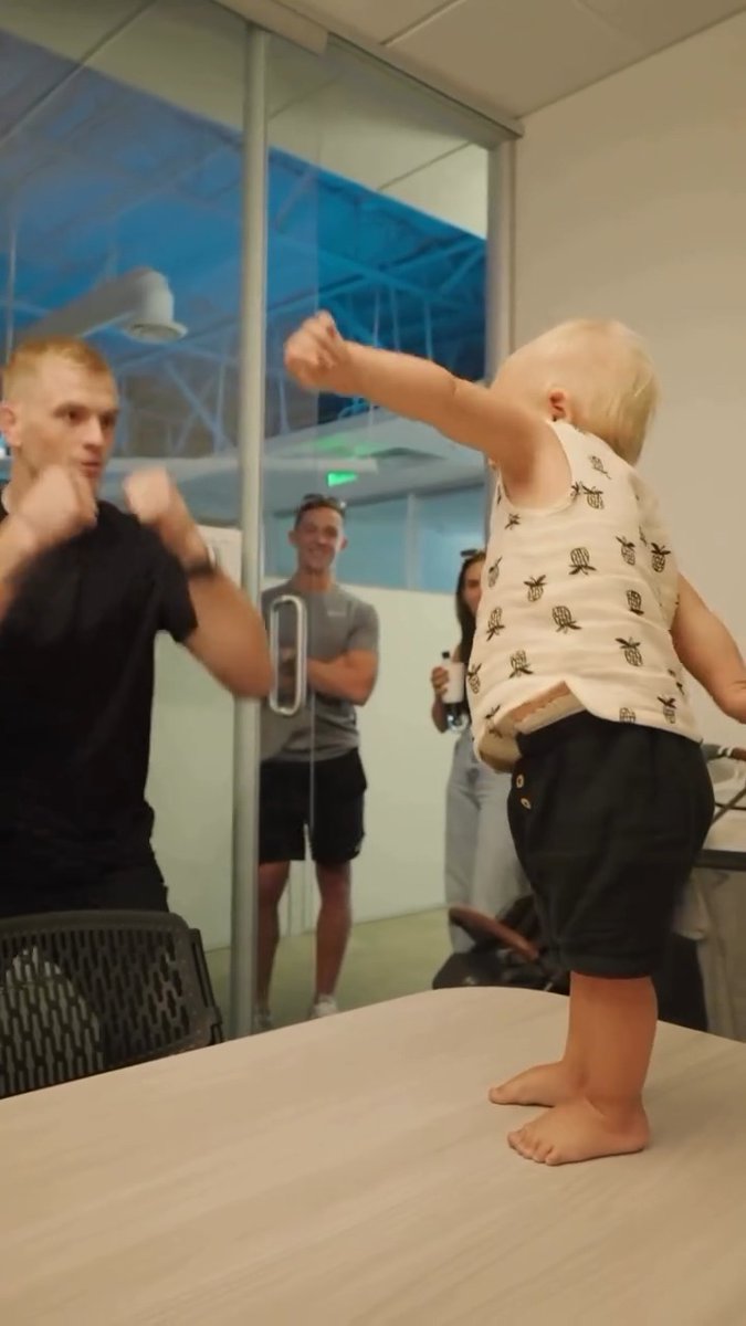 Ian Machado Garry's son, Leo's fighter impressions are too wholesome 🥹🤣 🎥 Ian Machado Garry