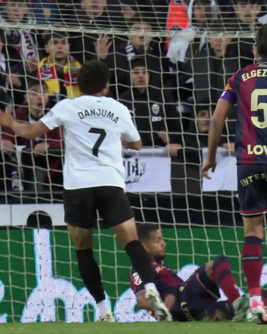 🇦🇷 Lucas Beltran busca el gol #ValenciaLevanteUD #LALIGAHighlights