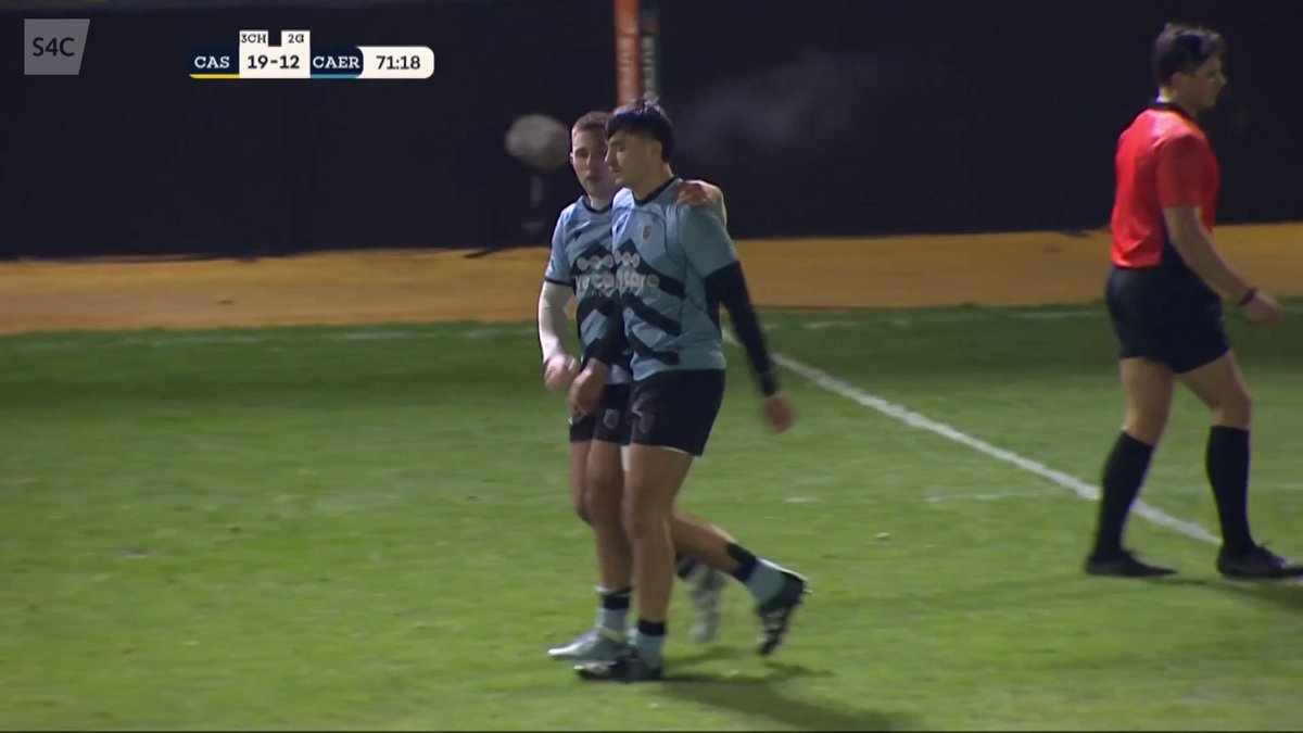 CAAAIS 🏉 Ail gais i Gaerdydd. Am 10 munud olaf sy da ni ar Rodney Parade. What a try from Elijah Evans. Cardiff back within 7. Newport RFC 1️⃣5️⃣0️⃣ 🆚 Cardiffrfc 💻 🔴 #SRC | Super Rygbi Cymru