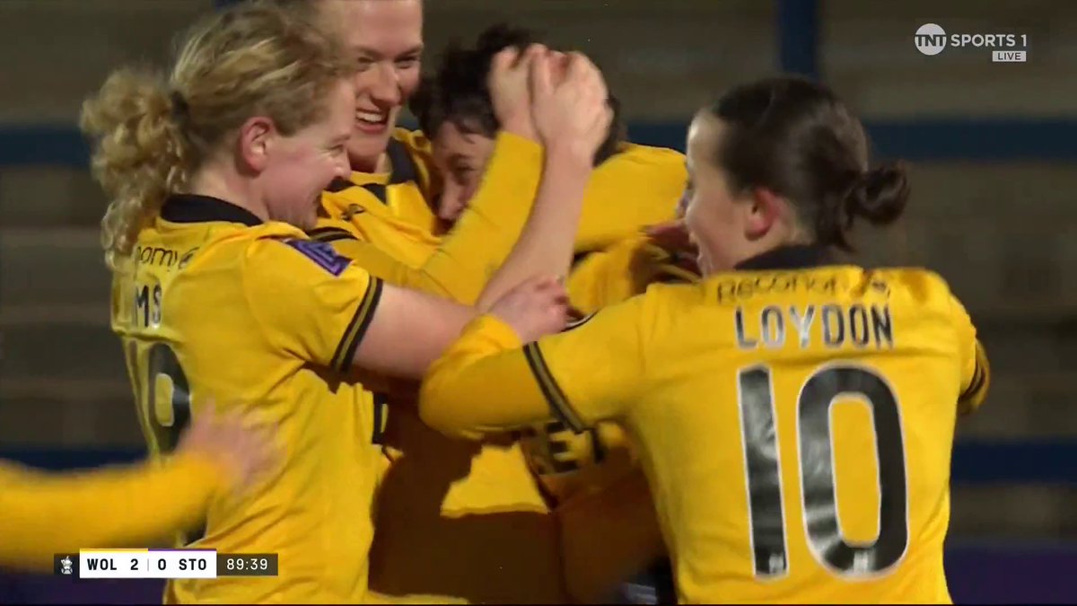 Game, set and match Wolves as Racheal Quigley reacts brilliantly to make it 2-0, with a lovely touch and finish at the back post 💥 📺 TNT Sports & discovery+ UK