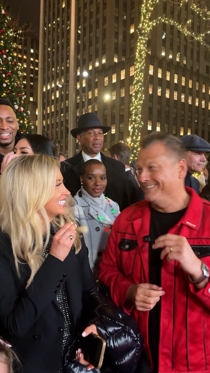 .Jimmy Failla and @kayleighmcenanyare all smiles on Fox Square—the Fox All-American Christmas Tree is shining bright! ✨