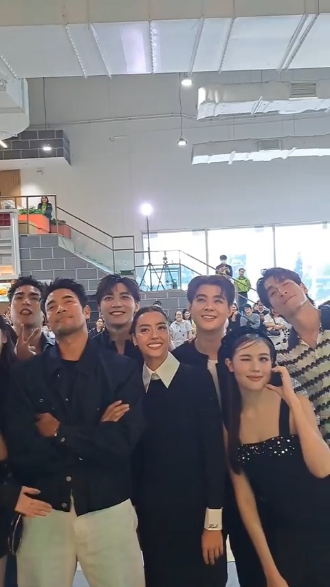 บรรยากาศงานเซ็นปฏิทินช่อง 3 วันที่ 4 ที่บิ๊กซี เพลส รัชดาภิเษก กับศิลปินที่มาร่วมสร้างความสุขให้กับแฟนๆ นำโดย #เกรทวรินทร #อแมนด้า #อาเล็กธีรเดช #เด่นคุณ #เซ้นต์ศุภพงษ์ #สมิธภาสวิชญ์ และ 3 สาววง #Blyss "ลิซ่า-แคนดี้-นีญ่า" #เซ็นปฏิทินช่อง3ปี69D4
