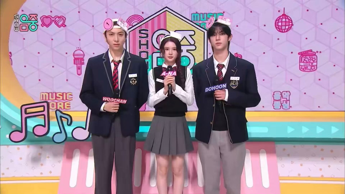 Woochan special MC with MCs Hearts2Hearts’ Ana &amp; TWS’ Dohoon 🫶