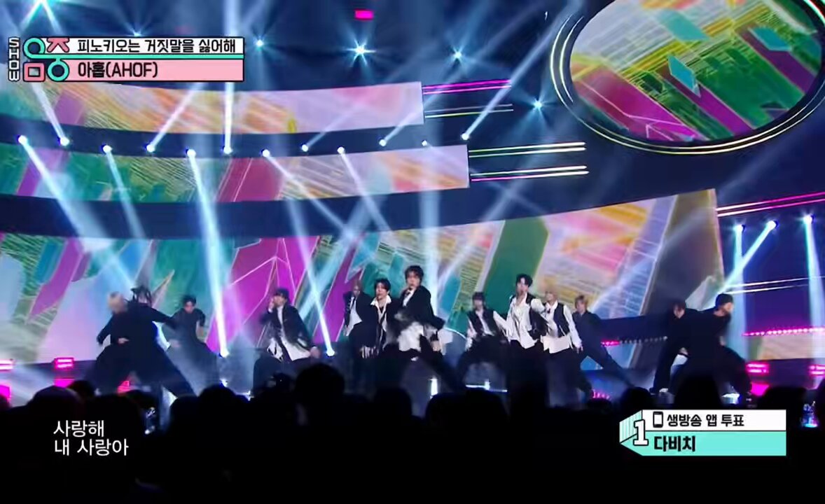 the jl-center dance break was captured so good on camera today!!! 💯 …plus the “saranghae, nae sarang-ah” OH I AM OBSESSED great job, my ahof!!!! i’m in love with the fits today as well 🖤 #AHOF #아홉 AHOF
