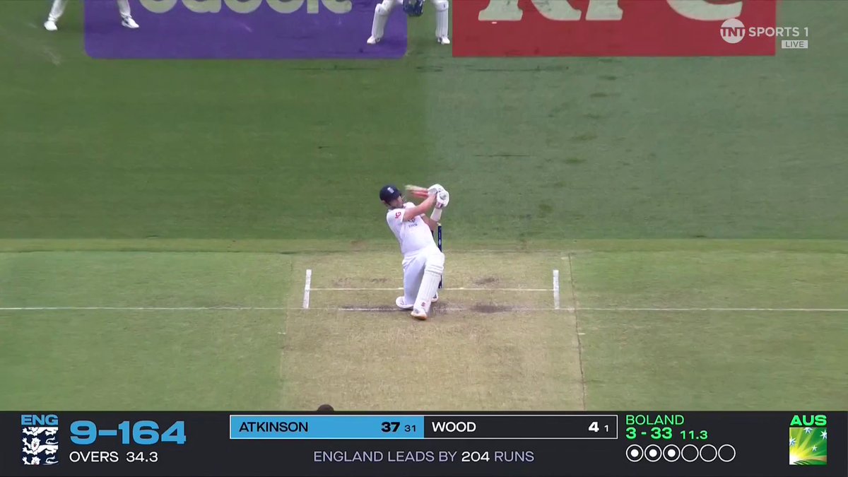 England lose 3 wickets from 10 balls and are ALL OUT for 164 🏏 Australia need 205 to win. 📺 Watch #TheAshes LIVE on TNT Sports and discovery+