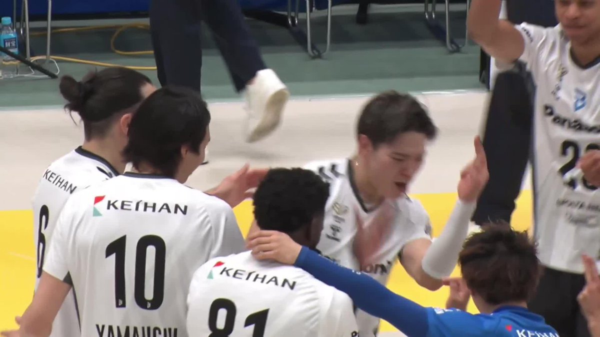 "GREAT VOLLEYBALL PLAYER, TERRIBLE DANCER" 😂 Yuji Nishida 🇯🇵 ends it with an ace and a dance for the highlight reel 😅 📺 Watch the replays on VBTV: 🏐 #Volleyball #SVLeague