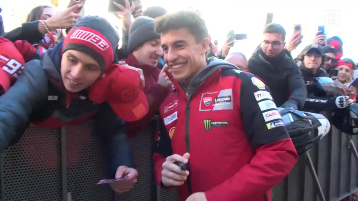 Yo también quiero una firma de Marc Márquez 😍✍️ Puedes ver la retransmisión GRATIS aquí