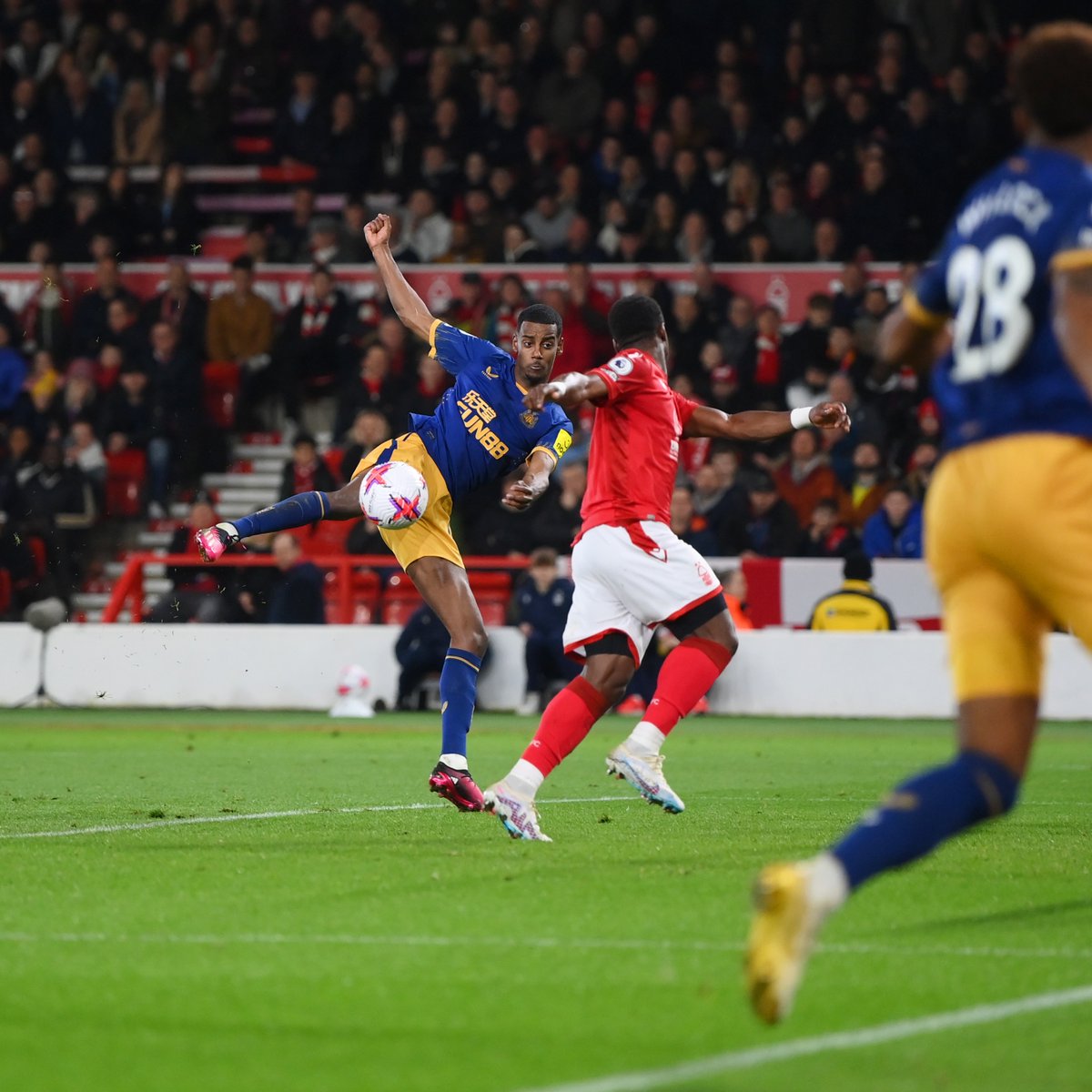 Alexander Isak with a clever finish against Nottingham Forest while at Newcastle 🤩 Does he score today? 🤔