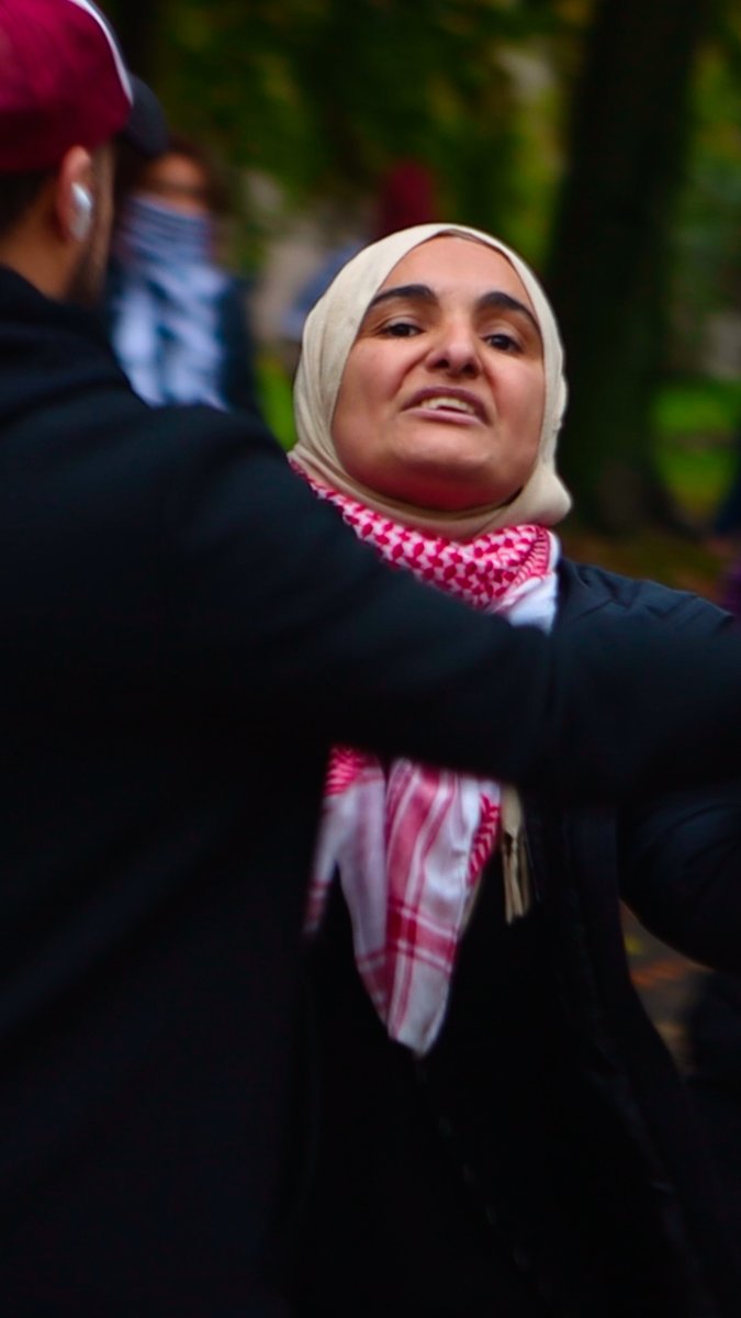 Enligt den ledande Palestinaaktivisten Tara Saleh har kritiska journalister ingen rätt att närvara vid Hamas-demonstrationerna i Göteborg. Frågan är: vad är det de försöker dölja?