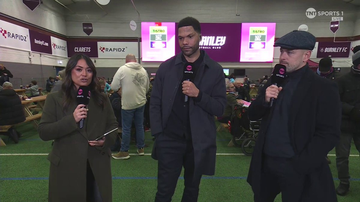 "To suggest that he shouldn't be on the plane is ridiculous" Joleon Lescott and Joe Cole discuss the criticism towards Jude Bellingham during the international break. 📺 TNT Sports & discovery+ UK