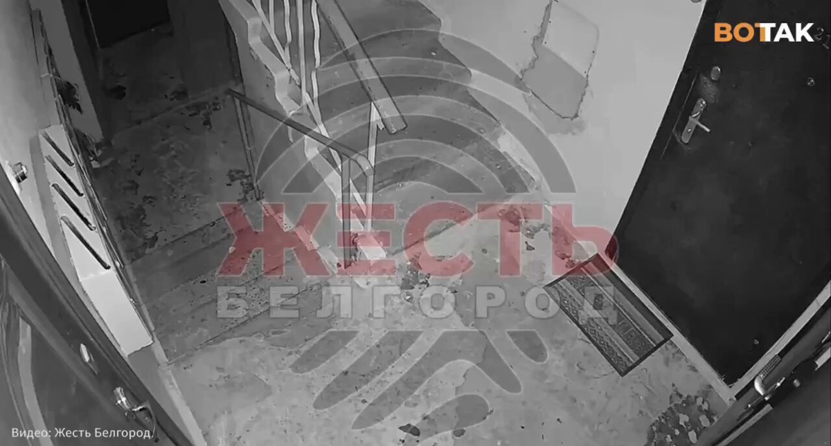 Военный взорвал гранату в квартире в центре Белгорода Как пишет издание «Фонарь», военный из Калуги арендовал жилье на одну ночь, где и взорвал гранату. На момент взрыва в квартире также находилась 16-летняя девушка, отмечает телеграм-канал «Блэтгород». Оба получили осколочные ранения. От взрыва и пожара разрушилась квартира, выбило окна, пострадали несколько машин рядом с домом. Канал «Жесть Белгород» сообщает, что в доме также обнаружили боевой дрон. Уточняется, что ни арендаторы, ни мать военного не намерены компенсировать ущерб.