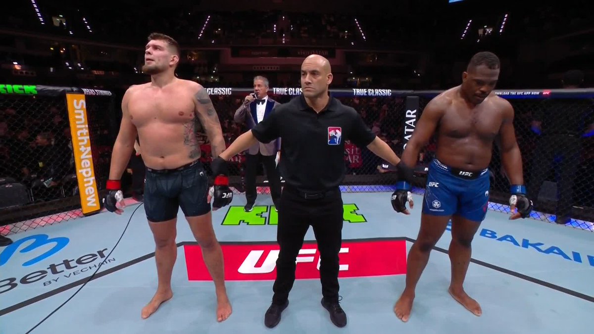 🇺🇸Alt kartın açılış maçında Denzel Freeman ortak kararla (30-27, 29-28, 29-28) kazanıyor! #UFCQatar