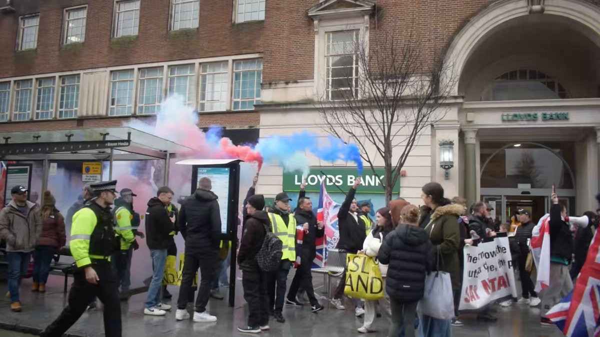 ⚡️Pro and anti immigration protests face off in multiple towns across England