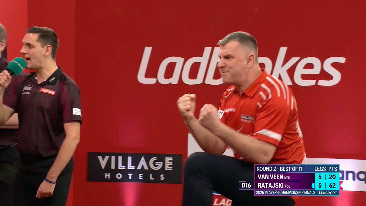 RATAJSKI DUMPS OUT VAN VEEN! What an upset from the Polish number one! 😳 Krzysztof Ratajski recovers from 5-3 down to beat Gian van Veen 6-5! Next: Josh Rock v Scott Wiliams 📺 #PCFinals | R2