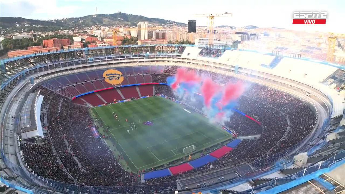 "Camp Nou" Porque Barcelona volvió a jugar en su estadio con aforo reducido después de su remodelación.