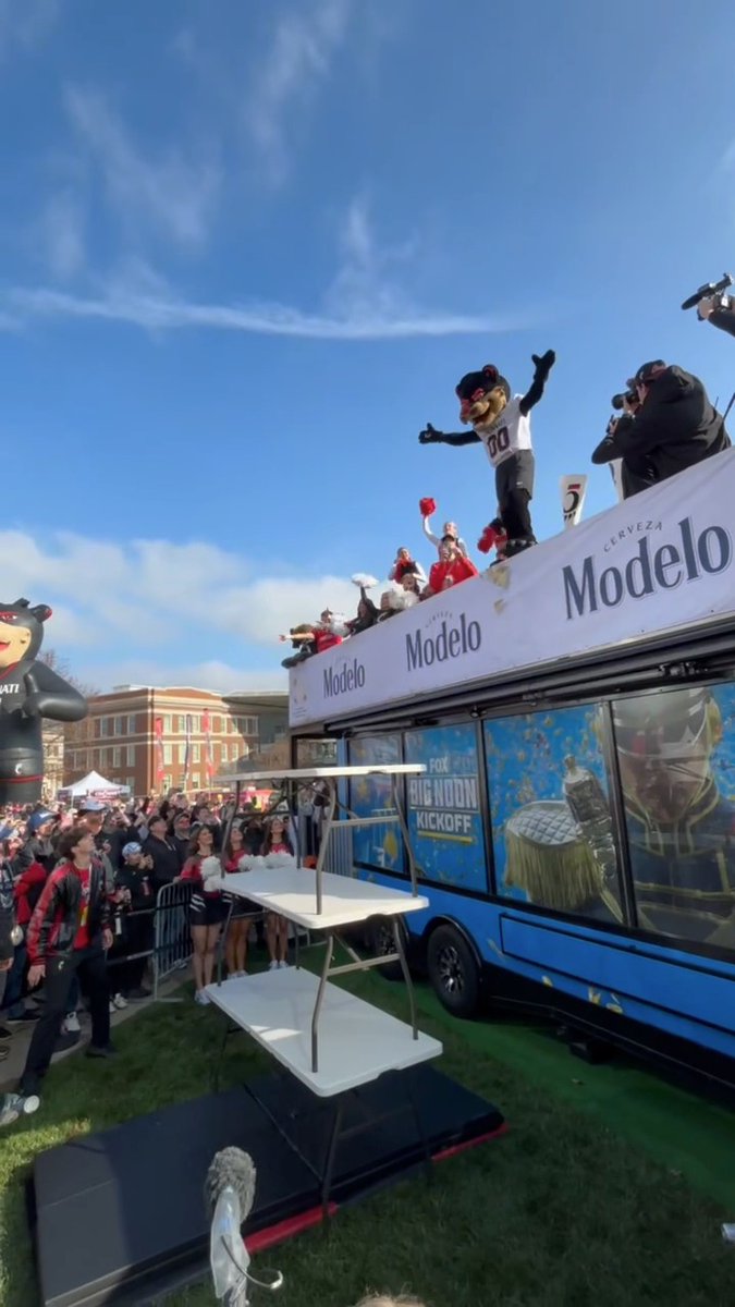 Say it with us, Cincy: OUR MASCOT > YOUR MASCOT 🤣
