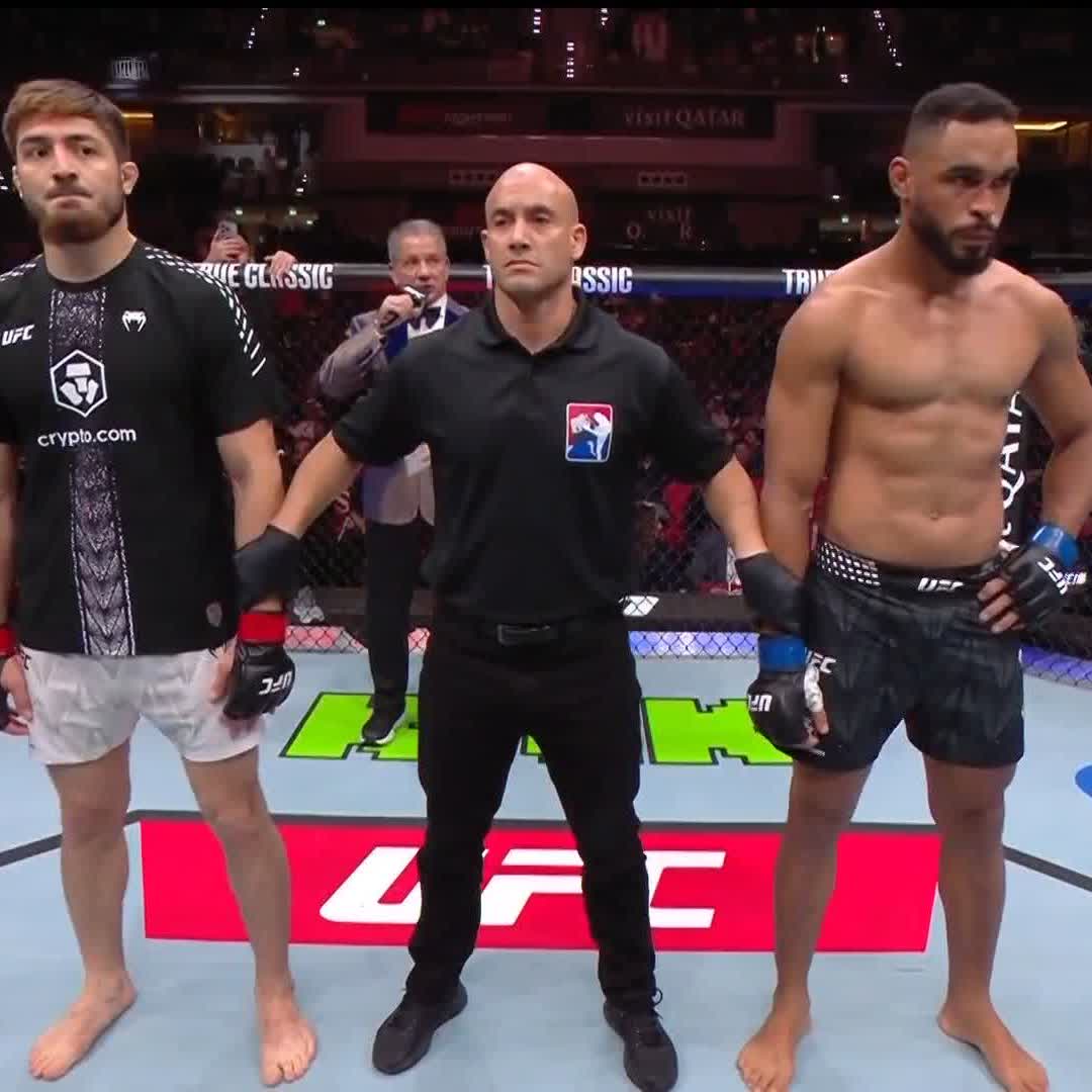 👏 Abdul Rakhman Yakhyaev’in elinin havaya kalktığı an! Anlık olarak UFC’de Türkiye’yi temsil eden iki dövüşçüden biri 🇹🇷