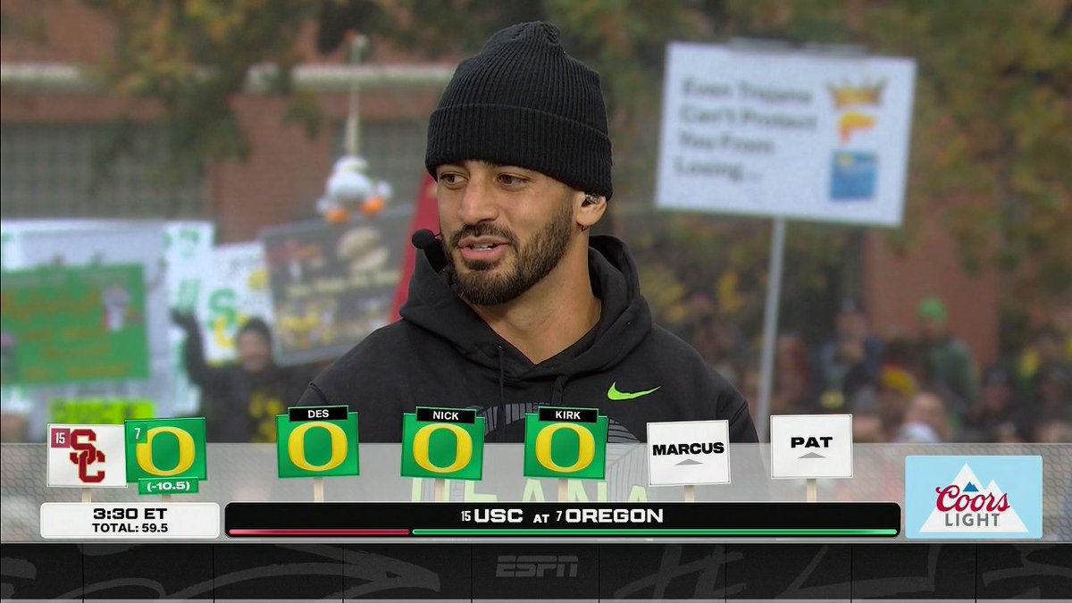 Marcus Mariota is going with the Oregon Ducks to beat USC 😤