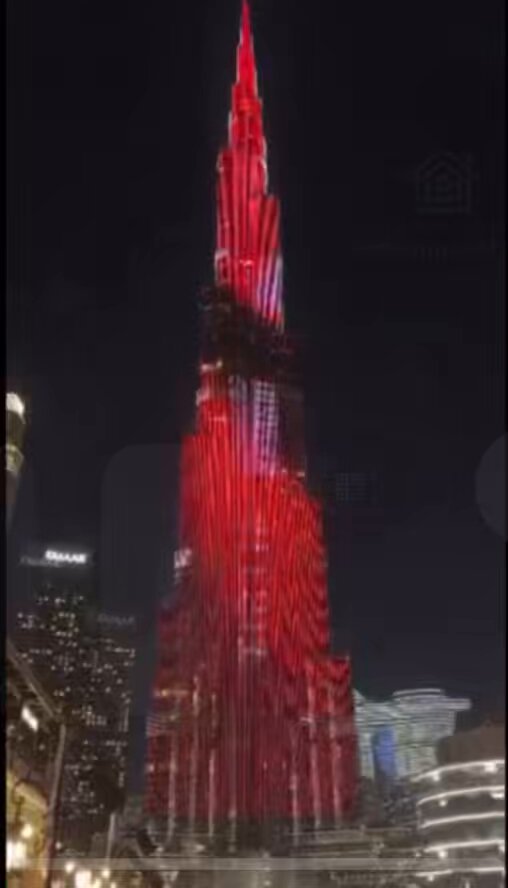 OMG TAEHYUNG IS LIGHTING UP THE BURJ KHALIFA!!!! 🎆🎇 TAEHYUNG ON BURJ KHALIFA #VxBurjKhalifa #TaehyungxTIRTIR