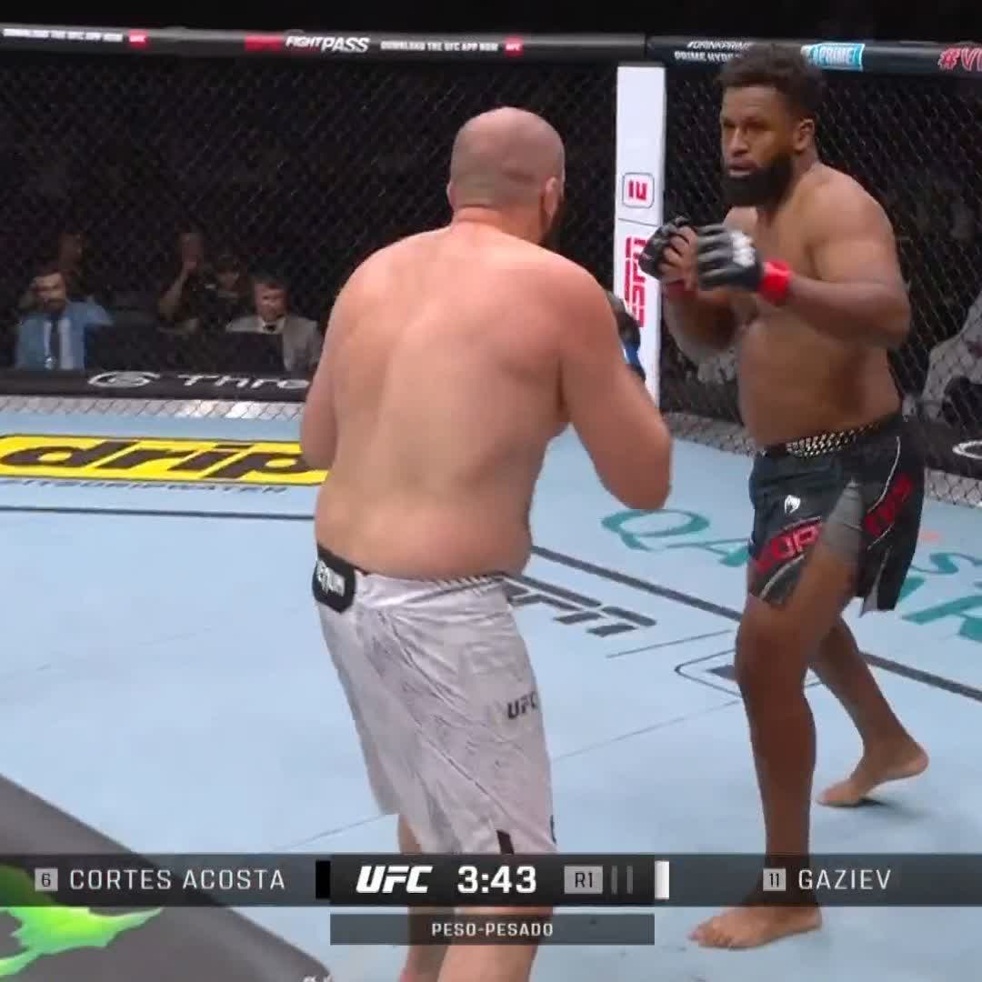 O nocaute de 🇩🇴 Waldo Cortes-Acosta sobre 🇧🇭 Shamil Gaziev no UFC, agora há pouco, no Qatar. #UFC #UFCBR #UFCQatar