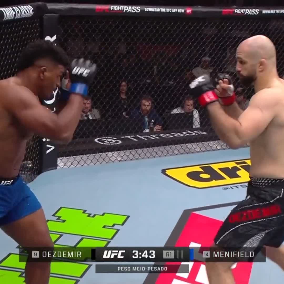 BRUTAL: O nocaute de 🇨🇭 Volkan Oezdemir sobre 🇺🇸 Alonzo Menifield no UFC, agora há pouco, no Qatar. #UFC #UFCBR #UFCQatar