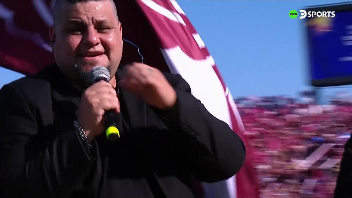 ¡AHORA, LOS DEL FUEGO! La banda argentina cantó para los fanáticos de Lanús en el Defensores del Chaco en la final de la CONMEBOL #SudamericanaEnDSPORTS. #Sudamericana
