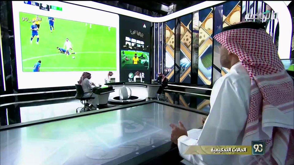#في_90 | الحالات التحكيمية لمواجهة #الهلال و #الفتح مع المحلل التحكيمي نواف شكرالله: -د85 قرار الحكم خاطئ باحتساب ركلة جزاء الهلال، لاعب الفتح نجح في لعب الكرة وفق ضوابط التنافس المشروع في كرة القدم، لمسة اليد كانت لا تستدعي وجود ركلة جزاء. #الهلال_الفتح | #دوري_روشن #الرياضية_السعودية