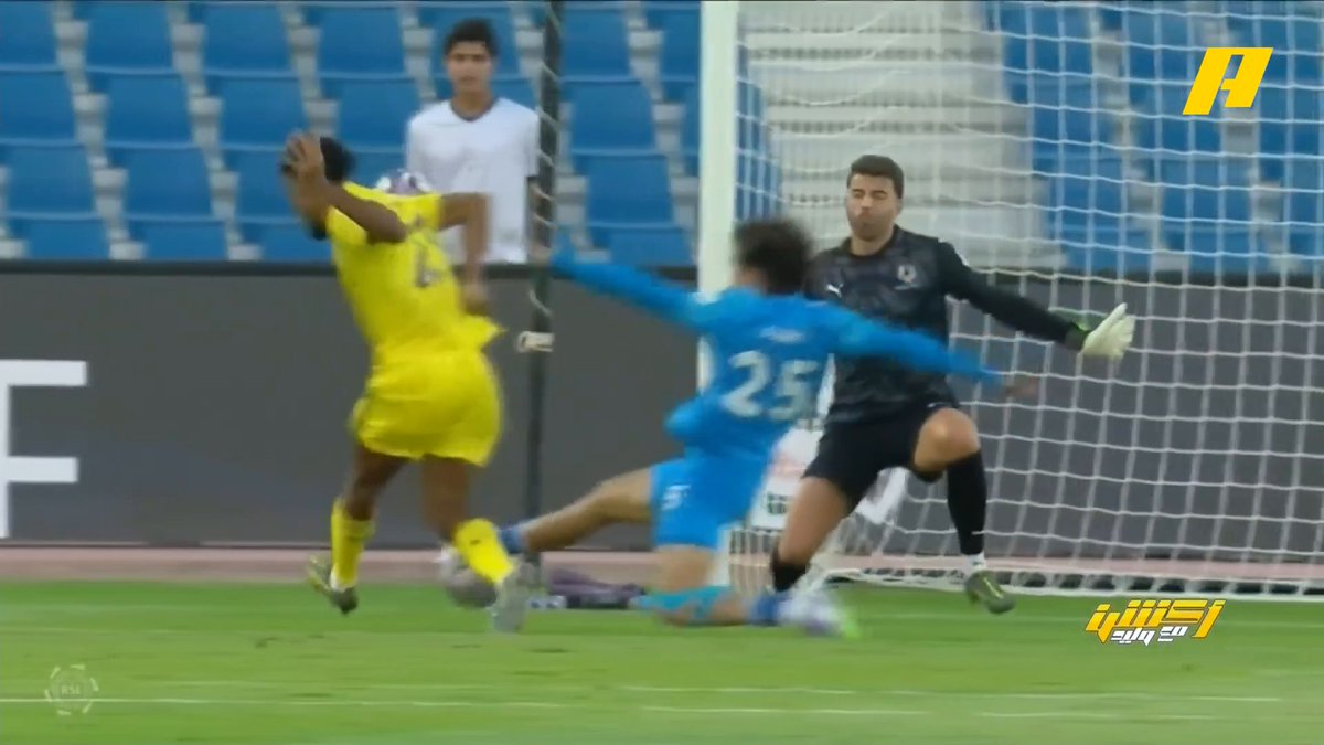 لقطة كومان النصر أمام نيوم Vs ضربة جزاء الهلال اليوم 👀 محمد فودة: لاعب نيوم لم يرتكب أي مخالفة لكن لاعب الفتح تدخل على سالم الدوسري سمير عثمان: كلا الحالتين لا يوجد ضربة جزاء #الهلال_الفتح مجاناً على شاهد برنامج #اكشن_مع_وليد يومياً الساعة 11:00 مساءً بتوقيت السعودية على #MBCAction