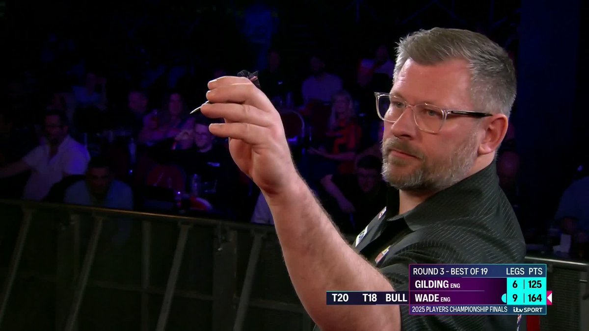 WADE WINS A STODGY AFFAIR! James Wade beats Andrew Gilding 10-6 to book his place in the Quarter-Finals in Minehead. 📺 #PCFinals | R3