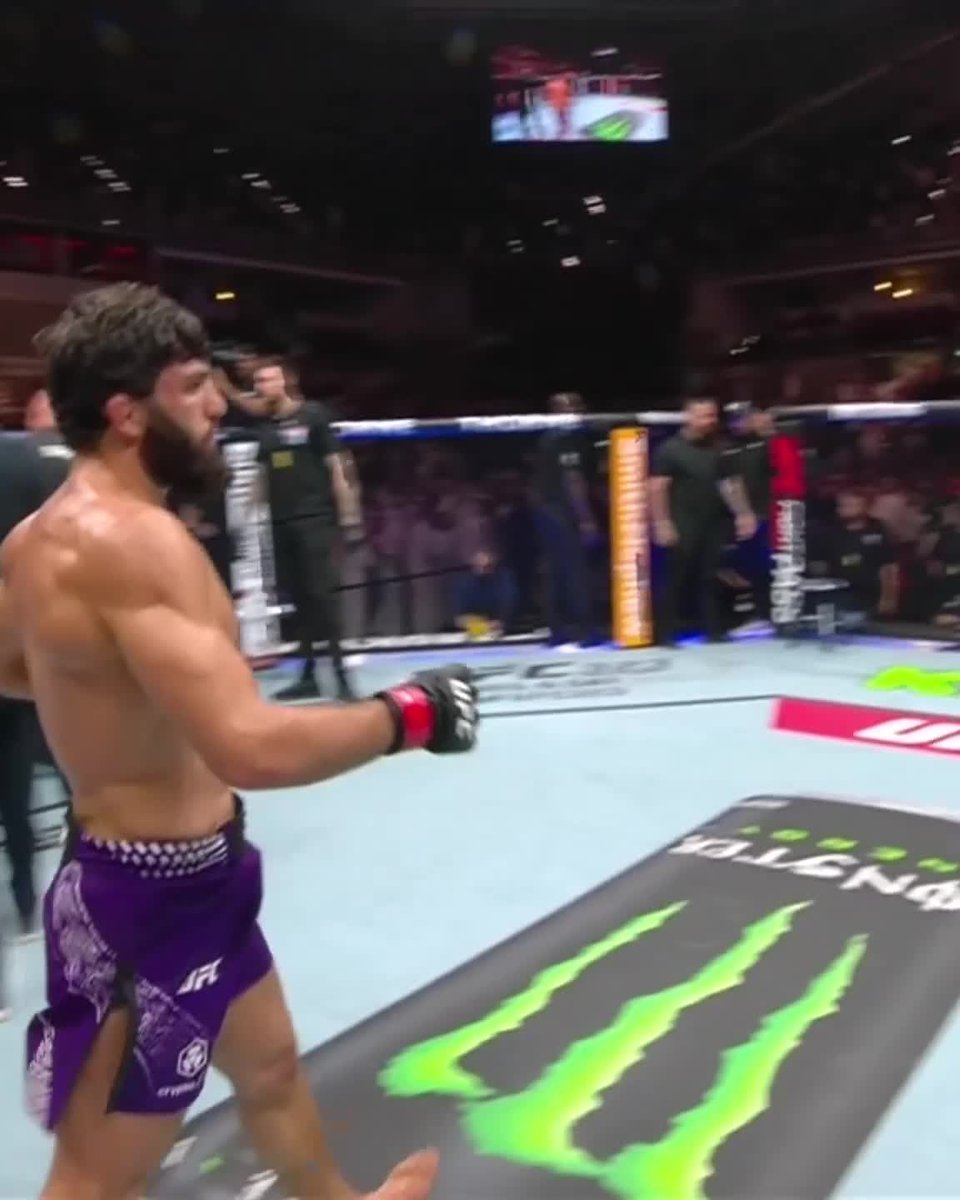 ARMAN TSARUKYAN SUBMITS DAN HOOKER IN ROUND 2 👏 #UFCQATAR