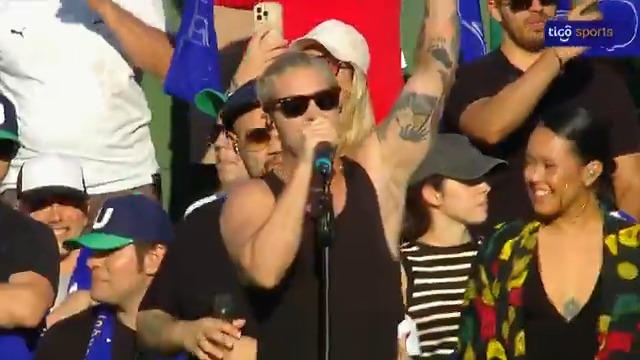 🎤🎸 Kchiporros animó el entretiempo de la final de la #Sudamericana entre Lanús y Atlético Mineiro. ¡Mirá el show! 📺Tigo Sports ▶️Viví la #Sudamericana por