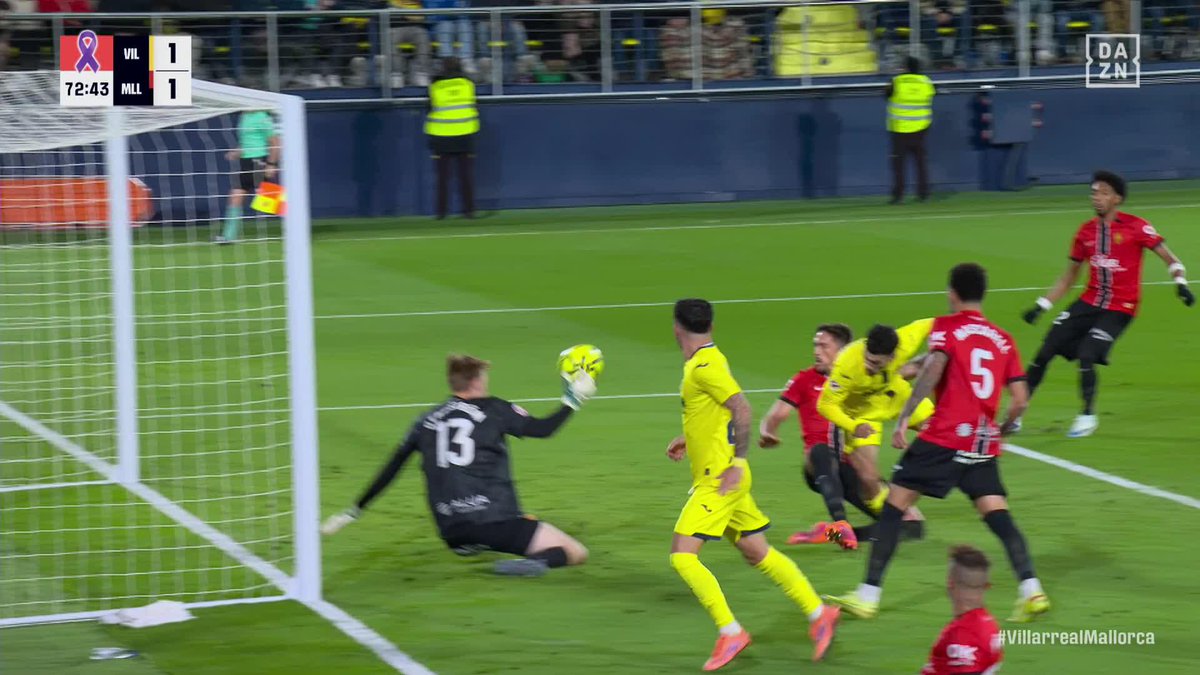 ES UNA DE LAS PARADAS DE LA TEMPORADA 😱😱😱 El pie que saca Bergström para salvar al RCD Mallorca es una locura💥 #LALIGAenDAZN ⚽