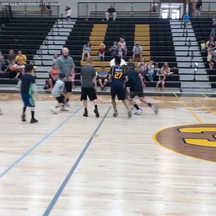 When Royce O’Neale went 1 vs. 20 at a camp 😂