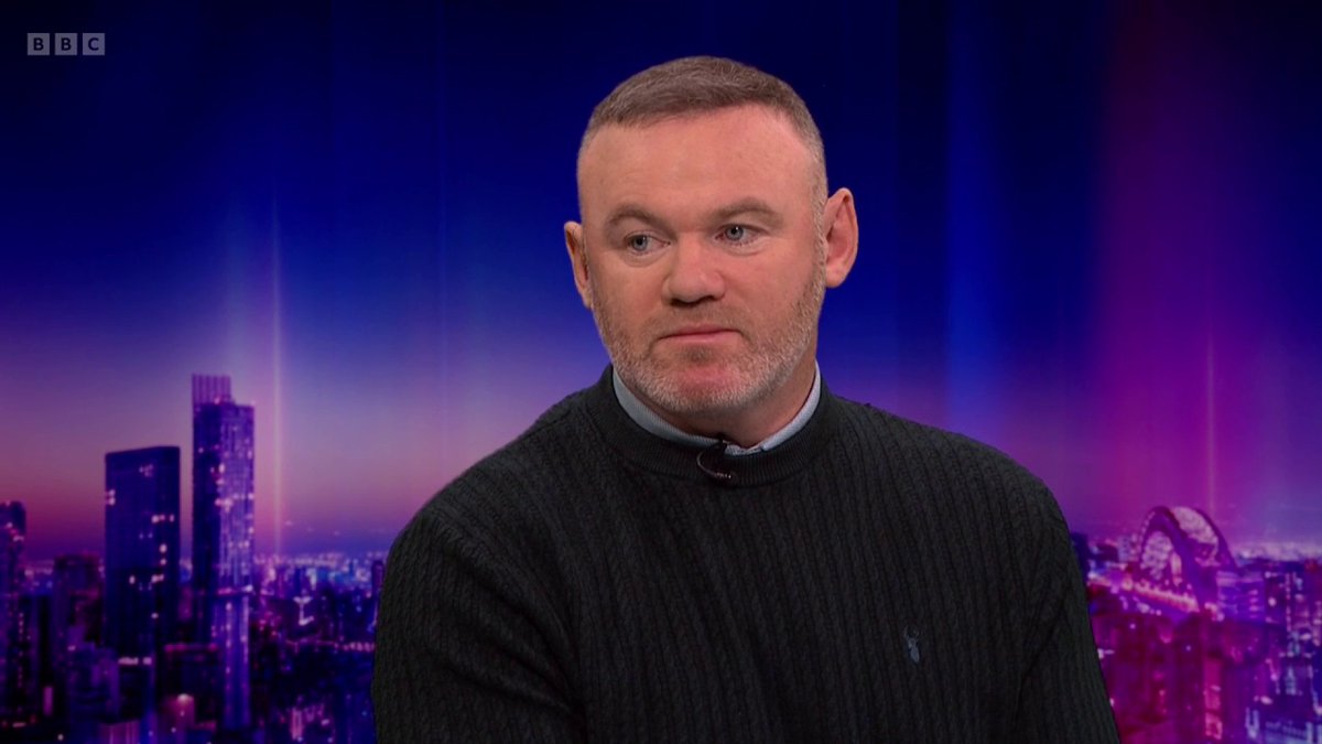 Is Virgil van Dijk trying to send a message to his team-mates? Wayne Rooney believes the Liverpool captain is unhappy with the standards in the side right now. 🤔 #MOTD