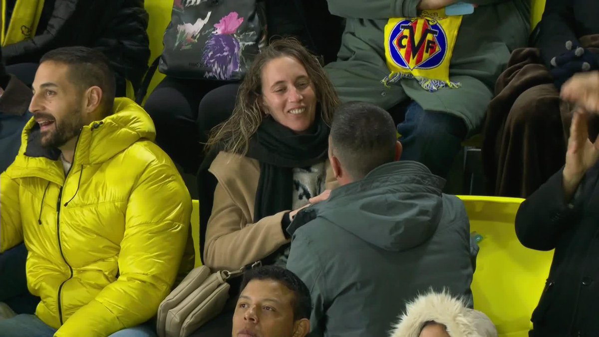 🔍 Muy fan del de amarillo que los tiene a 5 centímetros y prefiere mirarlo por el videomarcador.