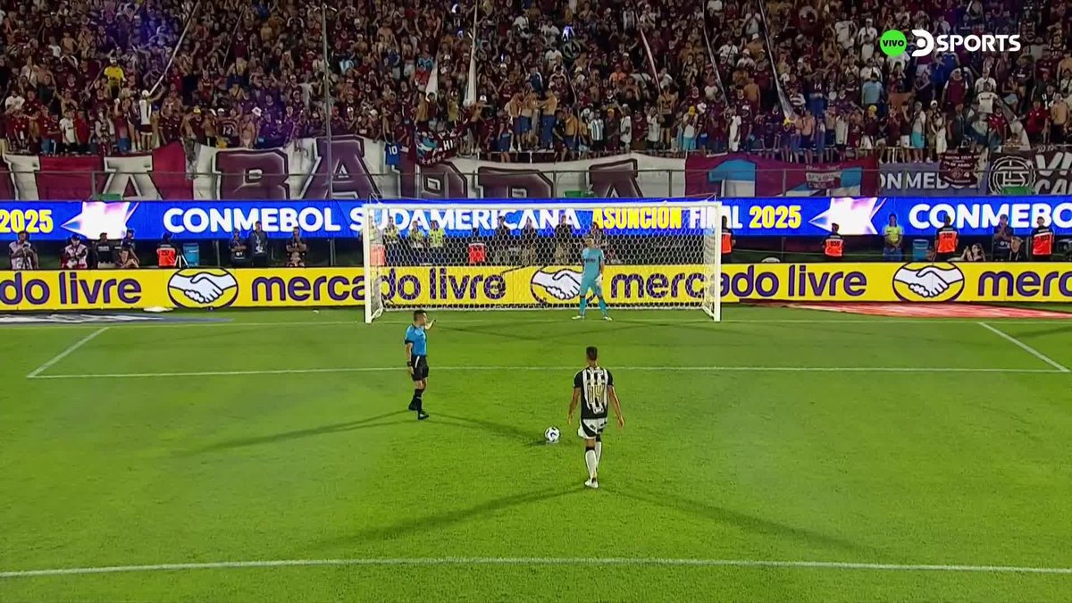 "A lo Dibu" Porque Losada se vistió de héroe y tapó el penal que le dio la Copa Sudamericana a Lanús.