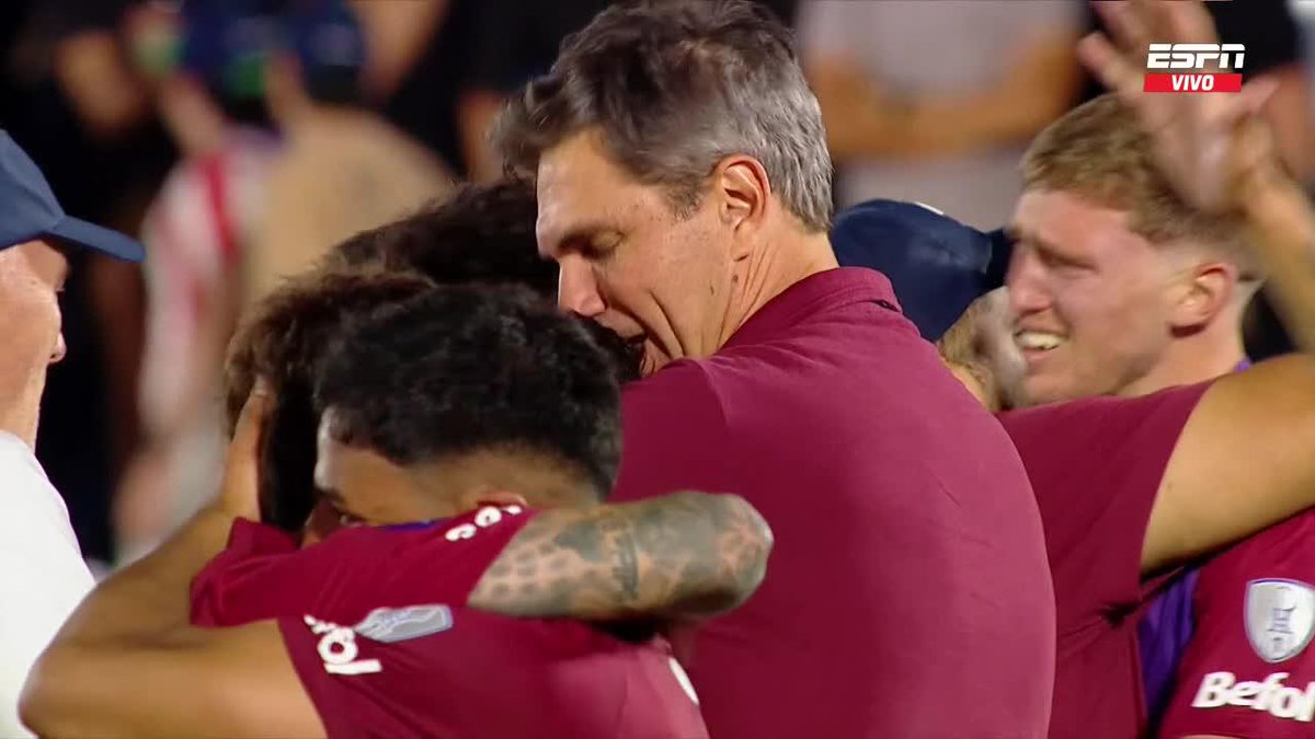 Y así lo festejó su gente en las tribunas. 🤩🏆