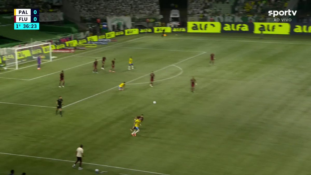 Quase um golaço de Flaco López. Fábio evitou. 🎥 sportv | ge