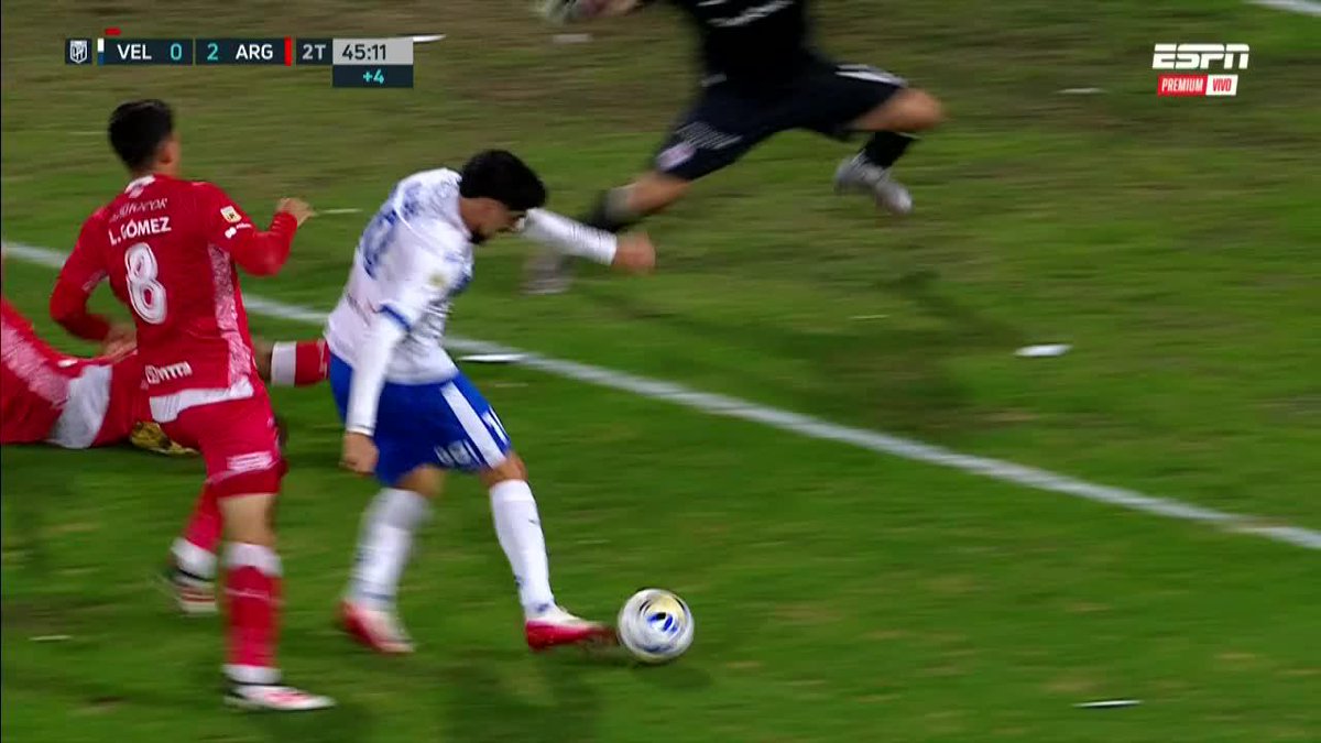 Merlos no cobró este penal (no cambiaba nada si te lo cobraba) solo para mearte. Es un flor de sorete jajajaja