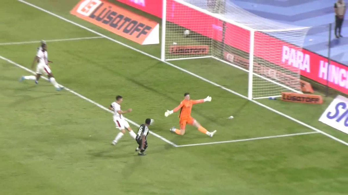 ¡ATAJADÓN DE ORLANDO GILL PARA EVITAR EL 2-1 DE CENTRAL CÓRDOBA!