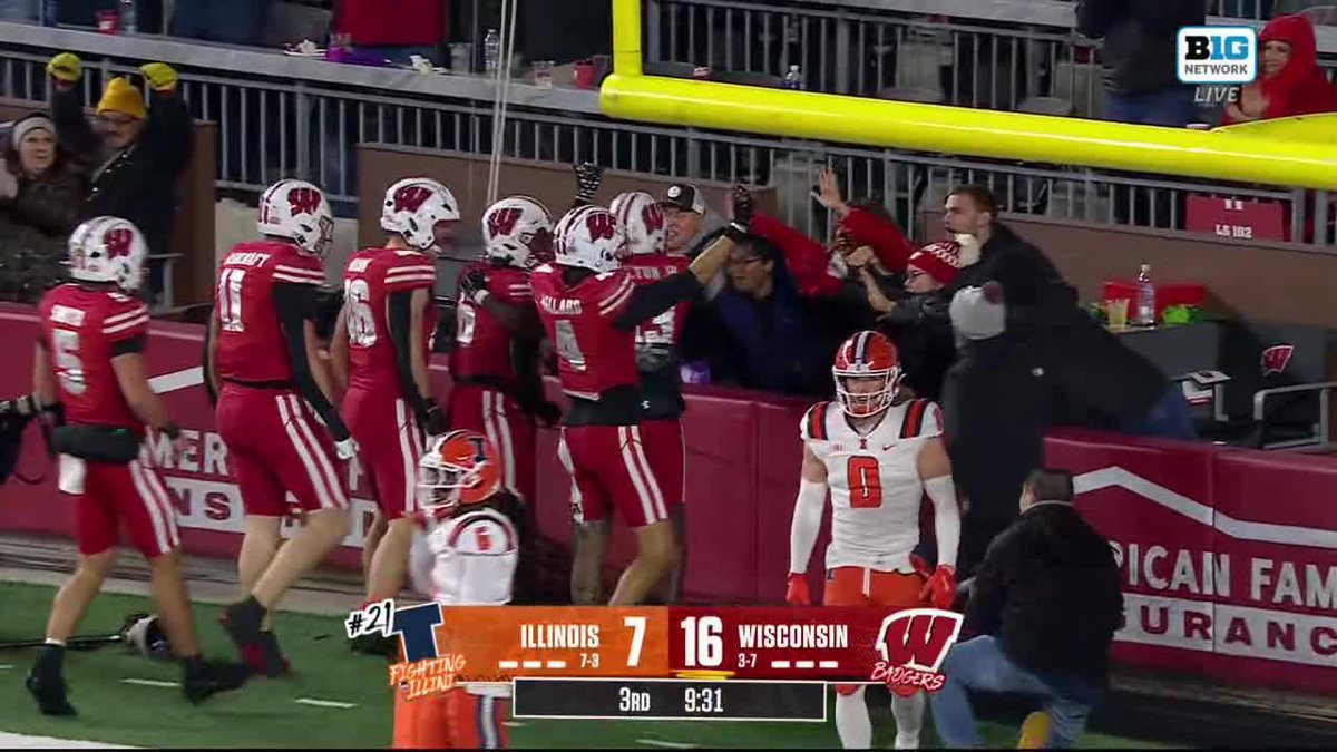 84 yards to the house 🤯 Wisconsin Football 📺: Big Ten Network