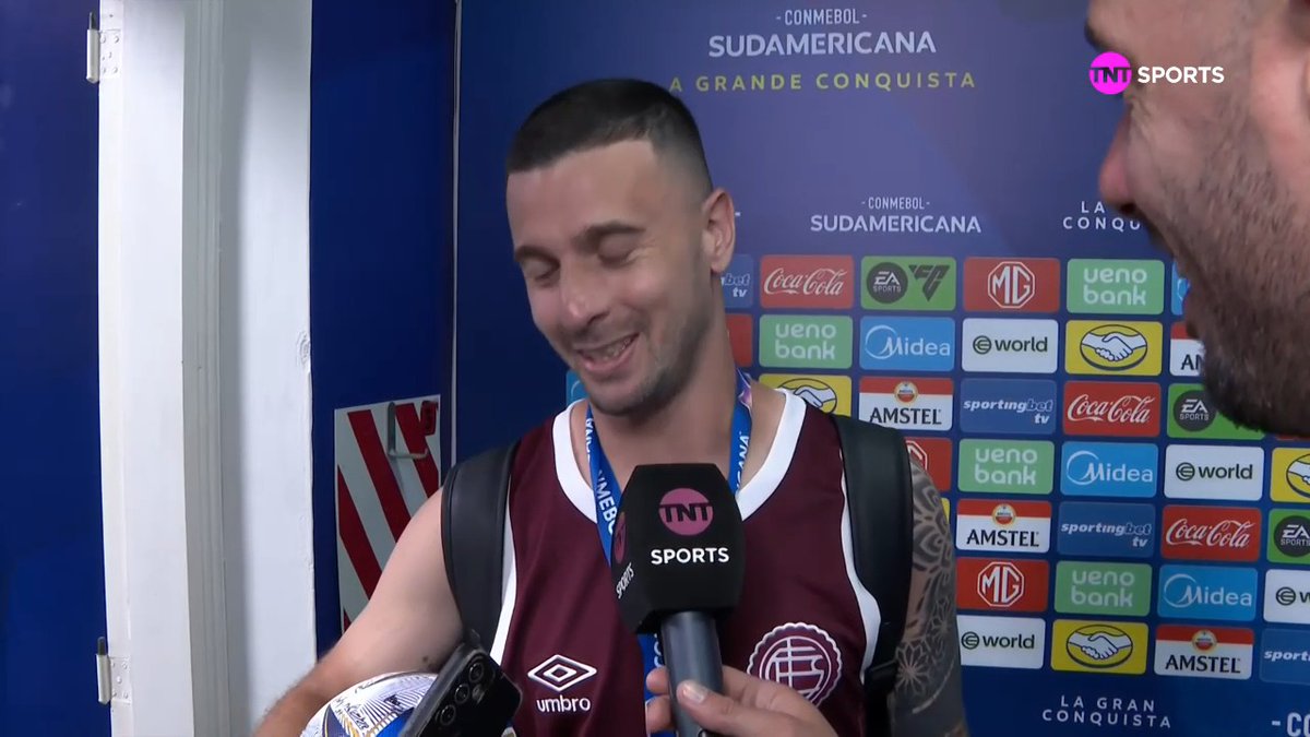 VUELVE A LANÚS CON LA PELOTA FIRMADA 🤩 🏆 Ramiro Carrera se llevó un gran recuerdo de la final de la Copa Sudamericana.