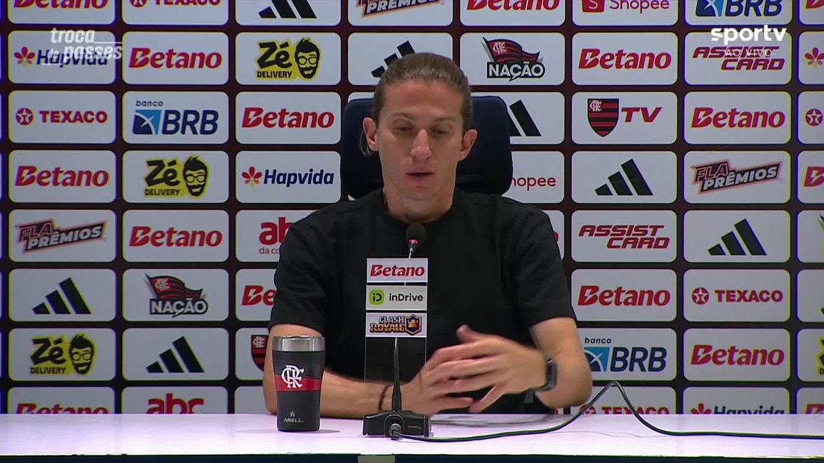 Que time Filipe Luís vai mandar a campo terça-feira, contra o Atlético-MG? Ele responde: "Vou com os jogadores que eu acredito que são os melhores pra poder vencer".