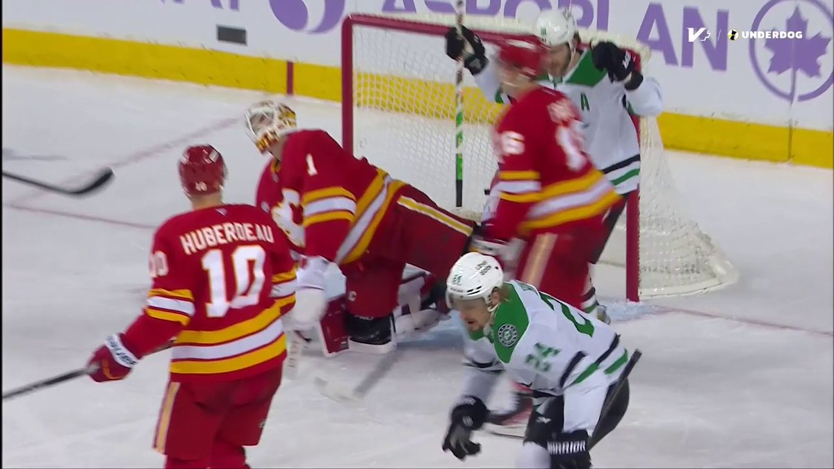 Look at the work here from Jason Robertson... 💪 Elite puck protection and an elite pass.