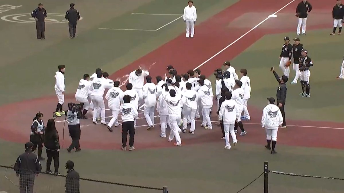 強制逆打席もなんのその😁 千葉ロッテ #小野郁 投手のサヨナラ2ランホームラン🌈 #chibalotte #MarinesFF2025 👇ライブ配信はこちら