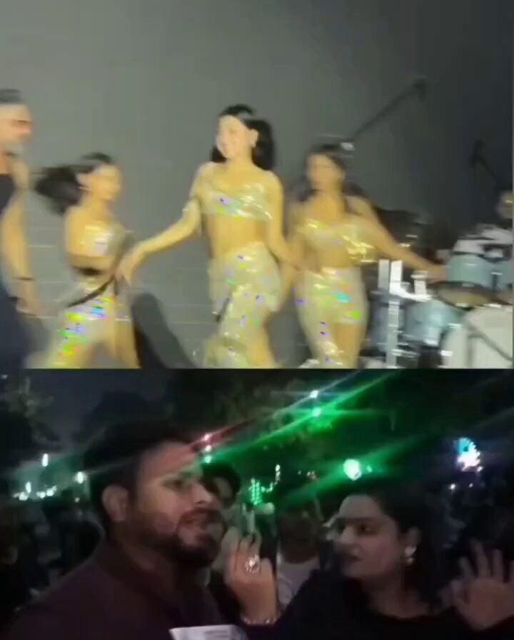 कल लखनऊ में भाजपा विधायक राजेश्वर सिंह ने हनी सिंह का प्रोग्राम करवाया था। जिसमें लोगों ने 2 हजार से लेकर 10 हजार तक में टिकट खरीदे पर अंत समय पर उनको एंट्री नहीं दी गई। भाजपाई कोई भी काम जनता को ठगे बिना कर ही नही सकते बताओ भक्तों को भी नही जाने दिया।😂