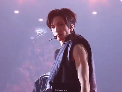 PARK JISUNG THE MAIN DANCER YOU ARE!!!!!