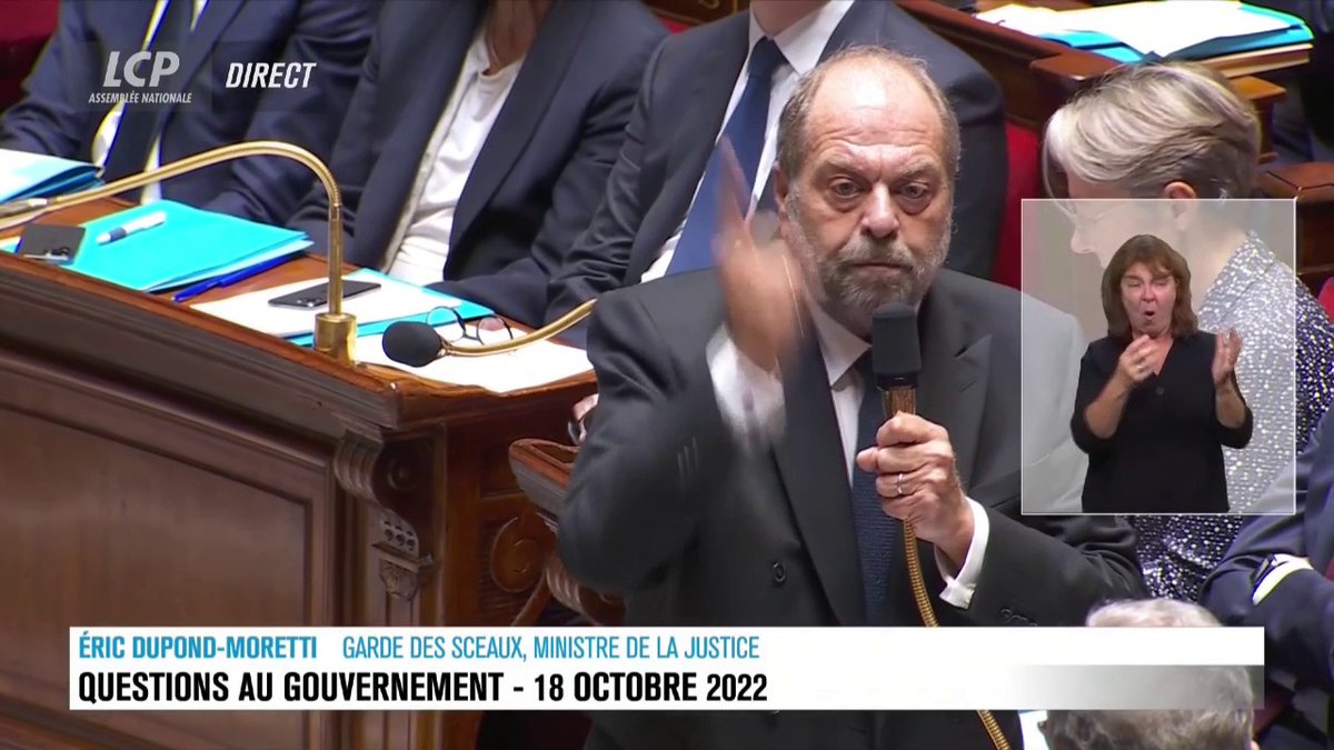 "Se servir du cercueil [...] comme on se sert d'un marchepied, c'est une honte"